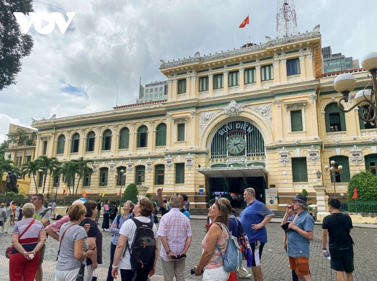 Vietnam sees record number of international arrivals in December